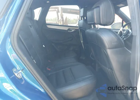 2017 Porsche Macan Turbo z USA, uszkodzony, nr VIN WP1AF2A5XHLB60369